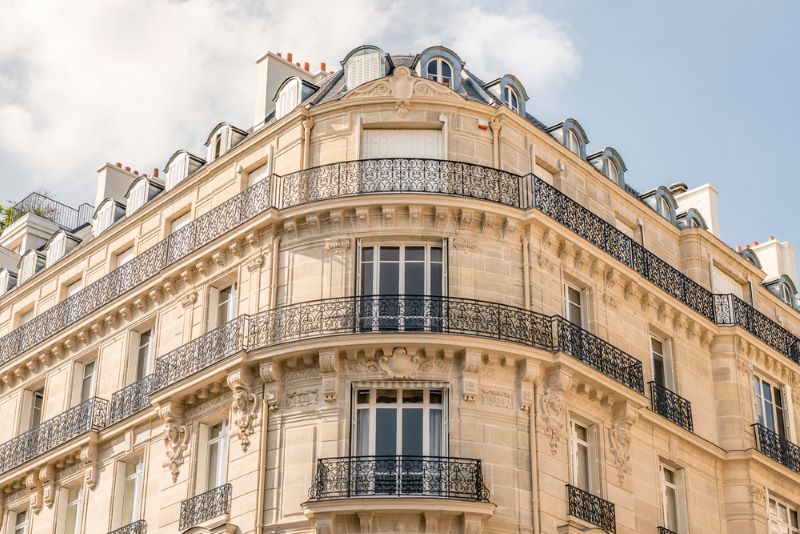 Façade d'un appartement parisien en location
