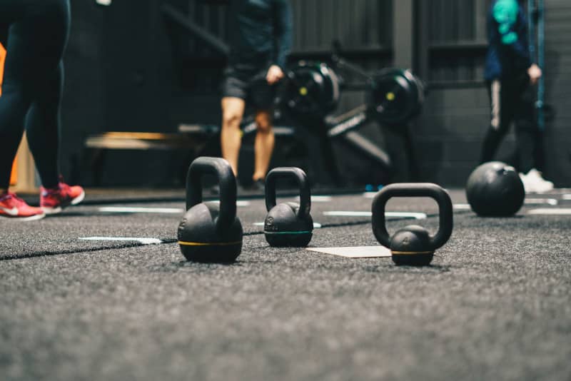 haltères dans une salle de sport RITM