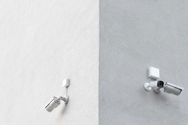 caméras de surveillance installées sur des murs par Homiris